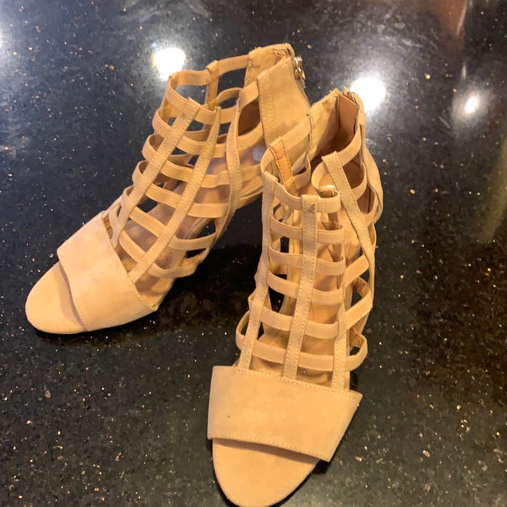 Dress barn women shoes size 10M